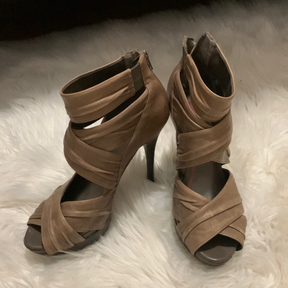 5/48 platform  leather heels